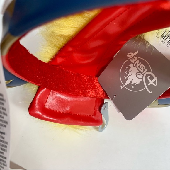 NWT. Disney Captain Marvel's symbol adorns the ears of these ears headband - Picture 7 of 7